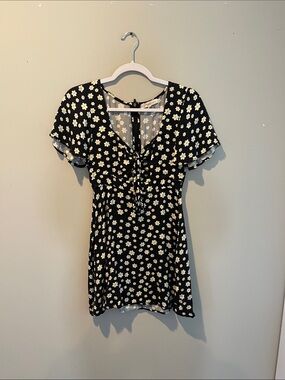 Rewind Black Daisy Tie-Front Crop Top